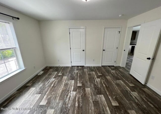 Building Photo - 37 Van Dyck St