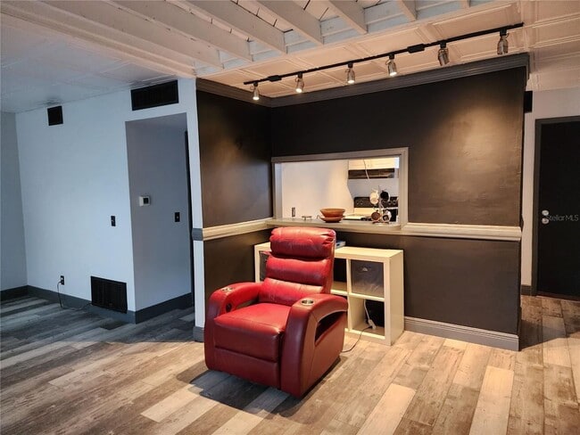 Building Photo - Cute Studio in the heart of Tampa