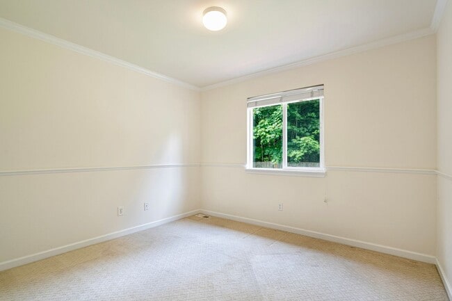 Building Photo - Timeless NW Craftsman in Sammamish | 4BR +...