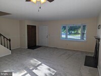 Building Photo - 830 Woodcrest Dr