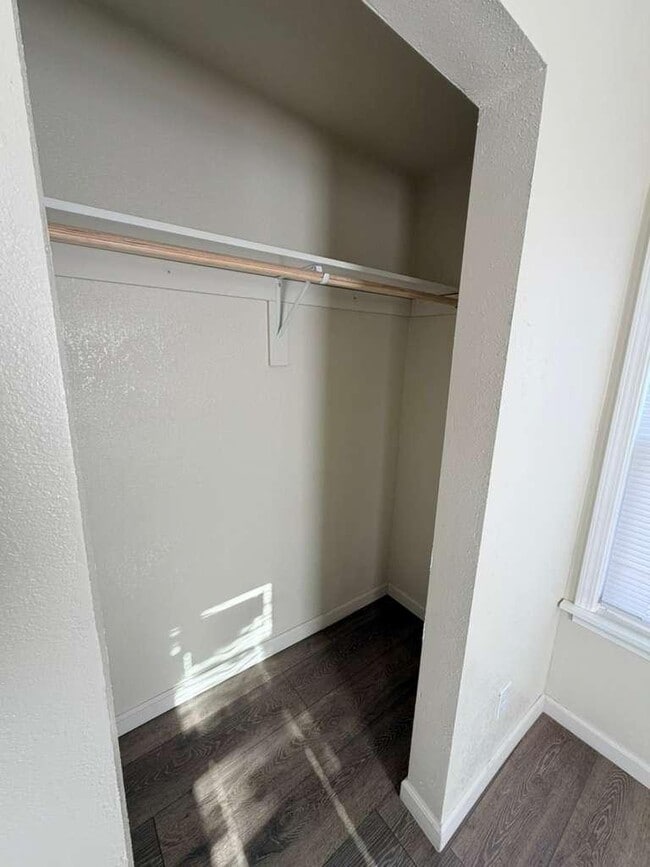 Building Photo - 653 W Bruce St