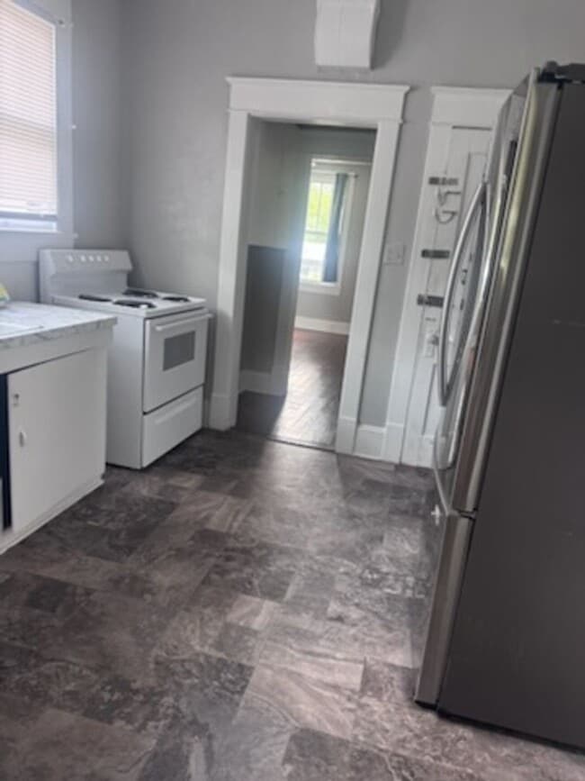 Building Photo - 2 Bedroom, 2 Bath walking distance to ECU