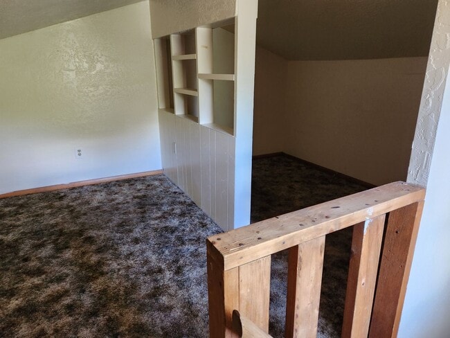 Building Photo - AVAILABLE SOON! 3-Bed 2-Bath Home in Sunny...