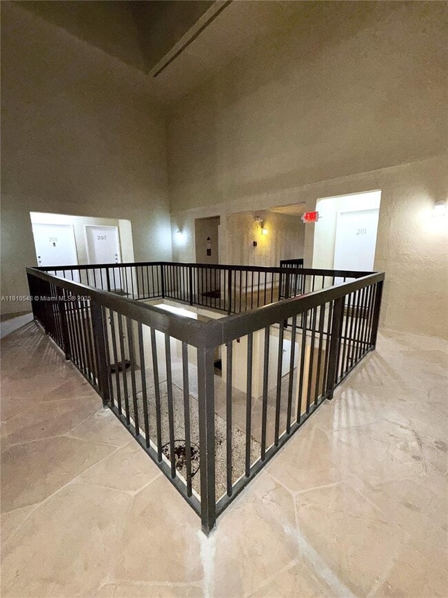 Building Photo - 660 W Park Dr