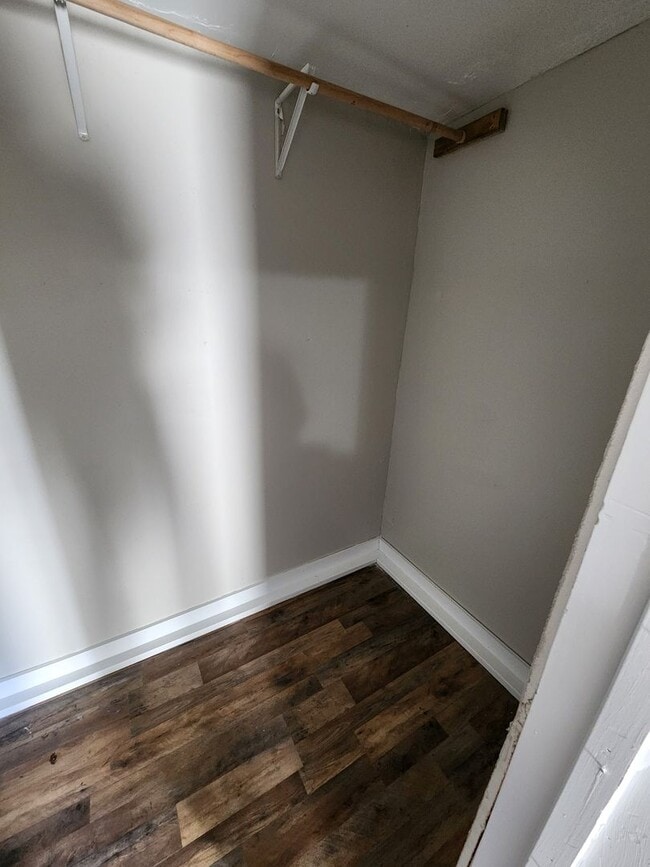 Building Photo - Spacious 3-Bedroom, 2-Bathroom Home AVAILABLE NOW!!