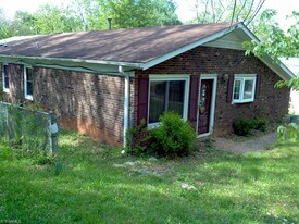 Building Photo - 2817 Rowell St