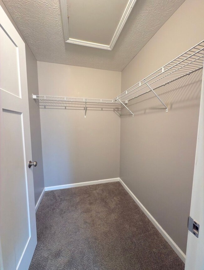 Building Photo - Ground Floor....1 Bed 1 Bath apartment