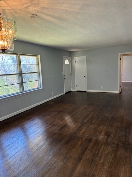 Living room/dining room - 3521 E Crest Dr