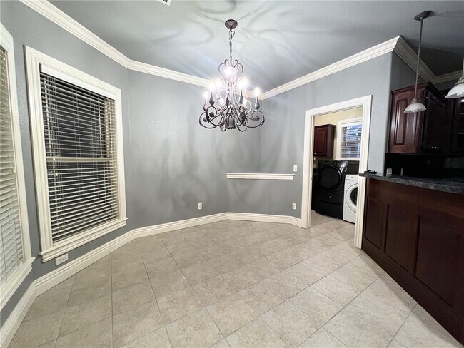 Building Photo - 6517 Tall Oaks Loop S