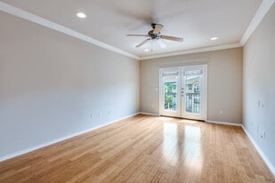 Building Photo - 3102 Kings Rd