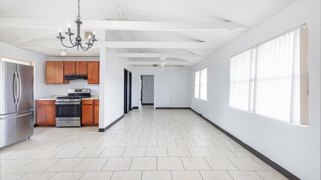 Building Photo - 420 S Caroline St