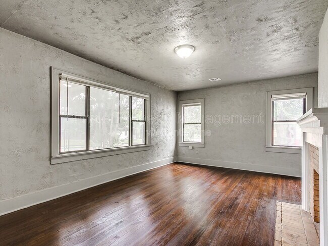Building Photo - 2612 N Fonshill Ave