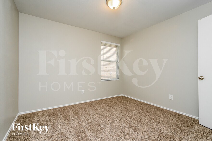 Building Photo - 3908 Windy Point Dr