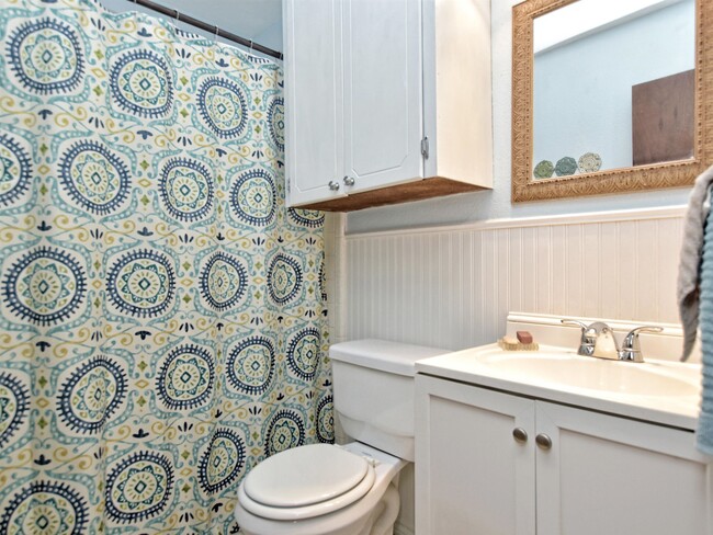 Building Photo - 1301 Post Oak Cir