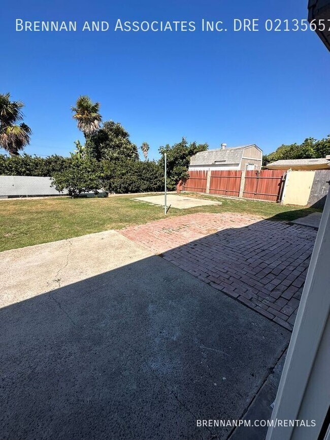 Building Photo - 820 Hickory Ct