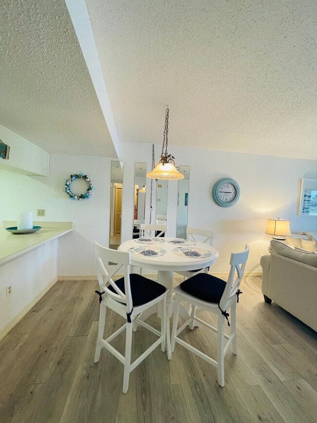 Building Photo - **TALA LAKES-55YR COMMUNITY**