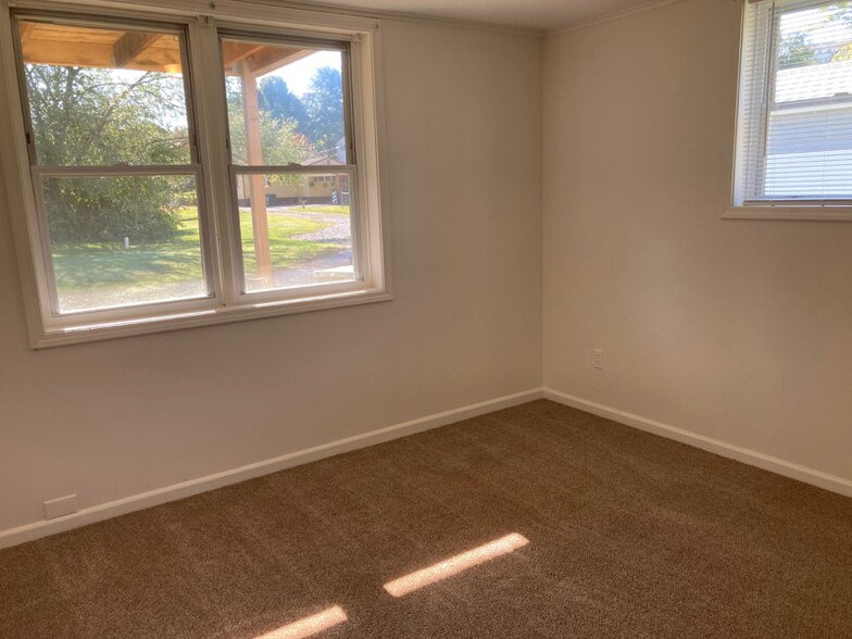 Building Photo - 602 Stuart Dr