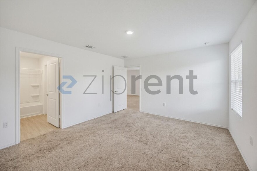 Building Photo - Unit