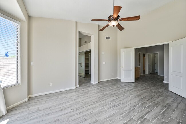 Building Photo - 6937 E Paradise Ln