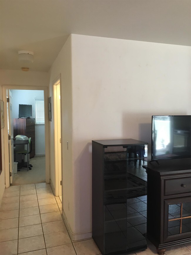 Building Photo - 232 Kamakoi Loop