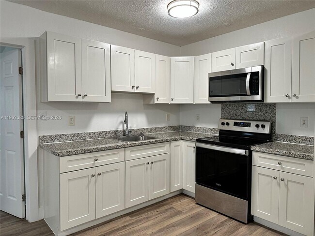 Building Photo - 3315 SW 15th Ave