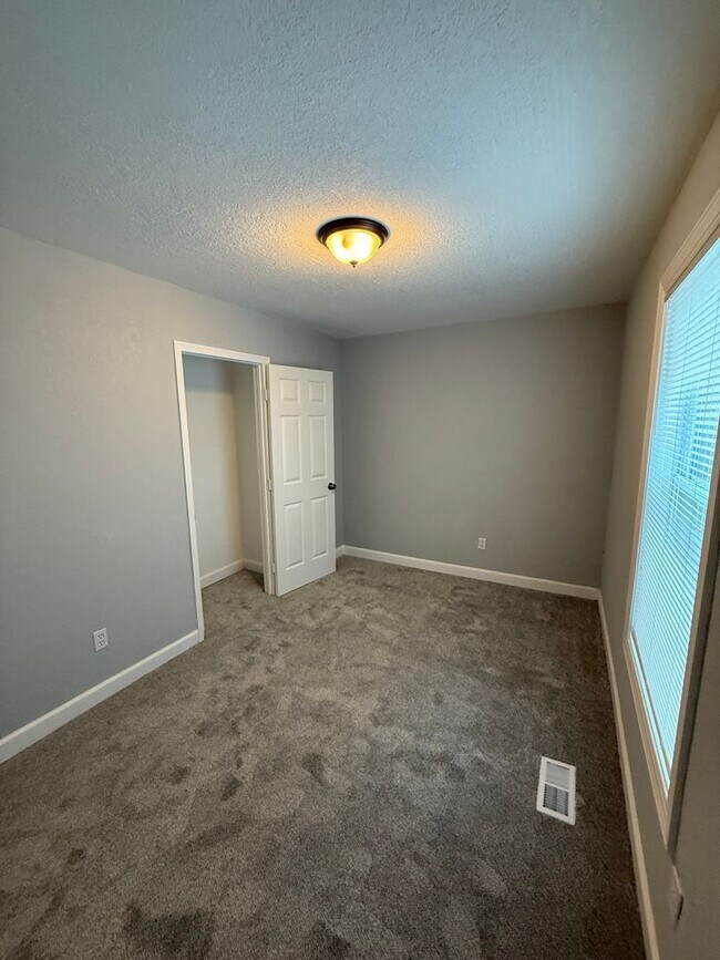 Building Photo - 315-317 Roselynn Lane