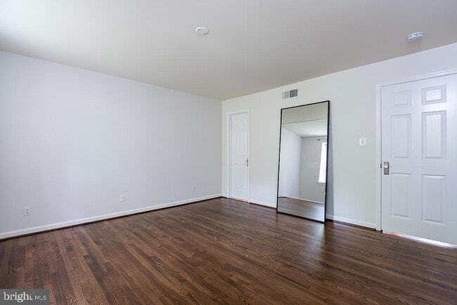 Building Photo - 3500 Hamlet Pl