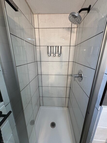 Building Photo - 3345 E 30th St