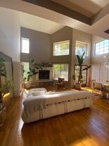 Building Photo - 11831 Courtleigh Dr