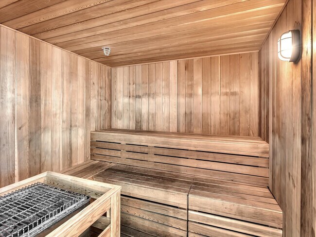 Building Photo - 665 NE 25th St