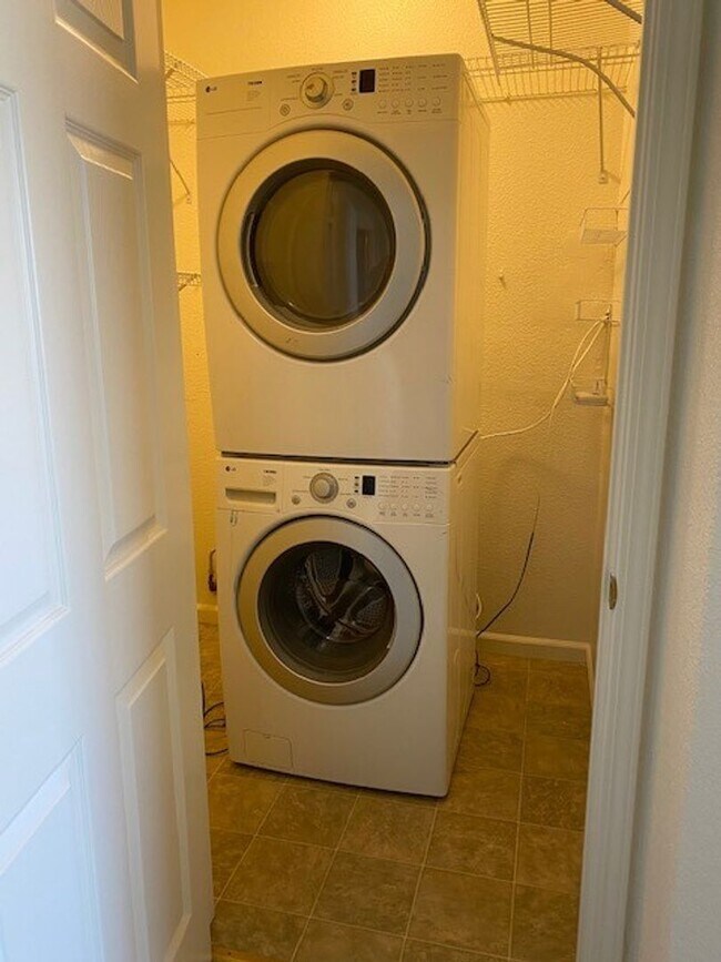 Building Photo - Beautiful Three Bed Home Available On The Green at Dayton Golf Course