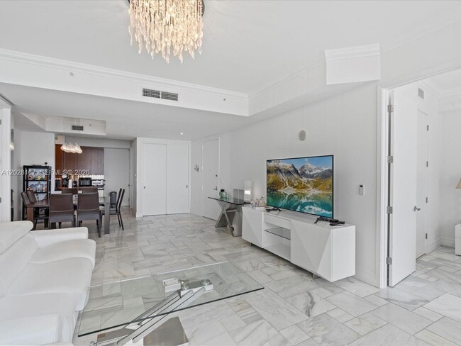 Building Photo - 18101 Collins Ave