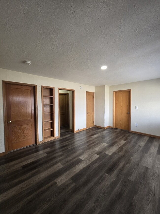 Building Photo - 722 S Hunter