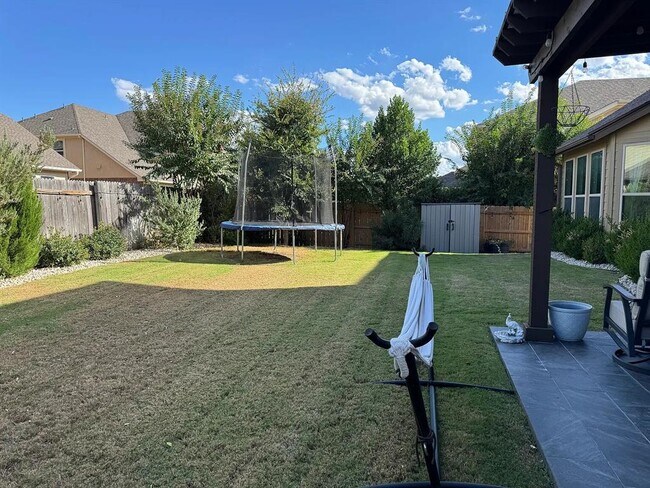 Building Photo - 735 Expedition Way