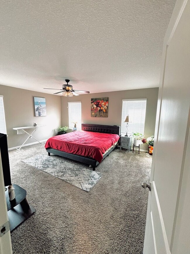 Building Photo - Solar Home!  Beautiful 4bed/3bath Single Family Home in Shakopee