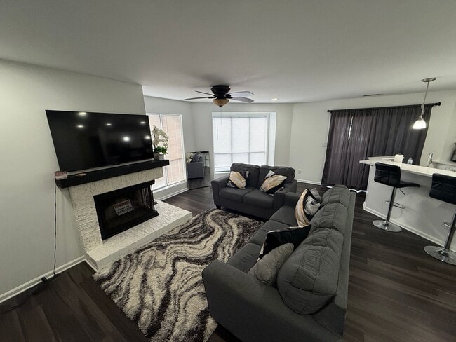 Building Photo - Beautiful Condo minutes from uptown Charlotte