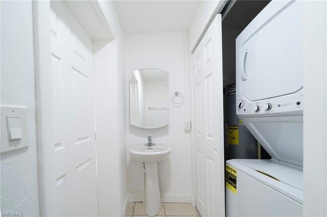 Building Photo - 4916 Viceroy St