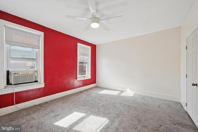 Building Photo - 1039 W Russell St