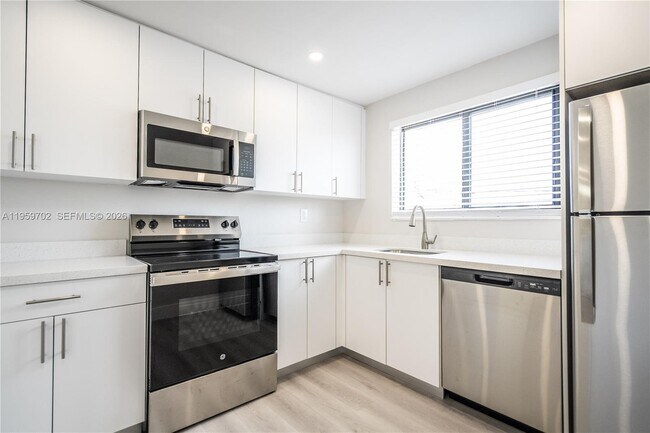 Building Photo - 6960 Rue Vendome