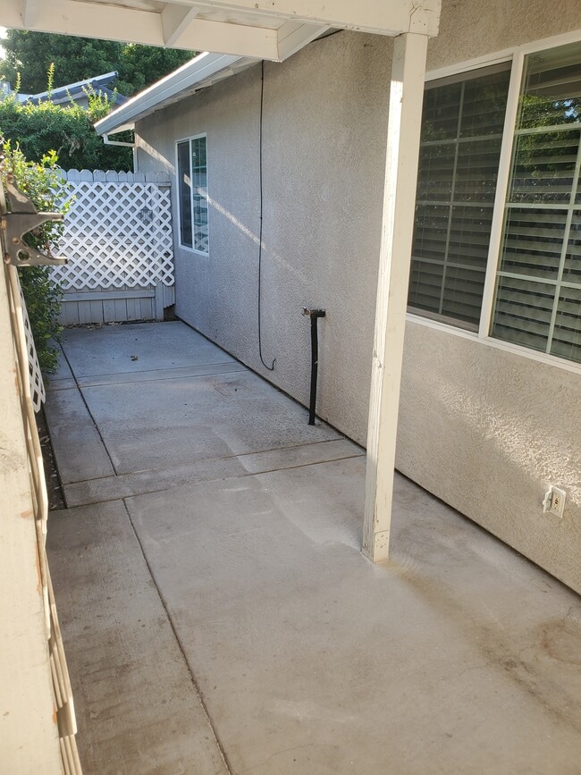 Building Photo - 5817 Keyntel St