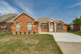 Building Photo - 903 Redbud Dr