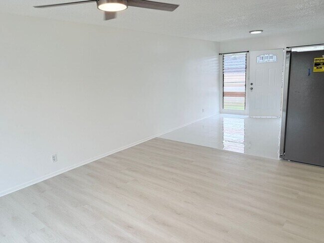 Building Photo - 1219-1219 Kuokoa St