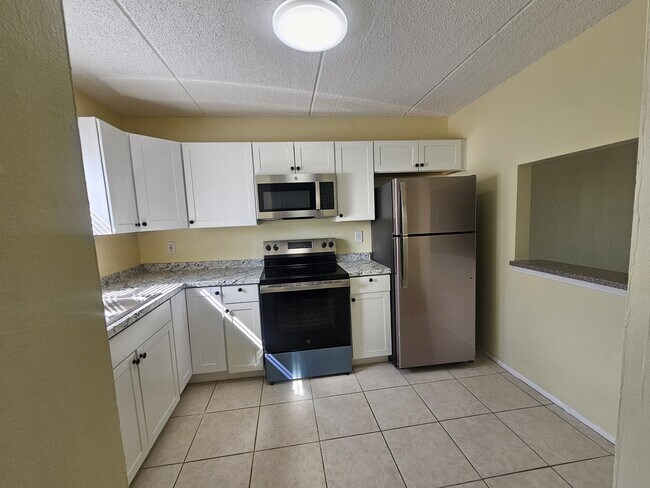 Building Photo - 2845 Somerset Park Dr