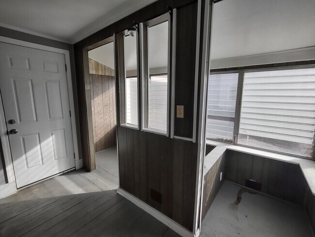 Building Photo - 184 S Main St