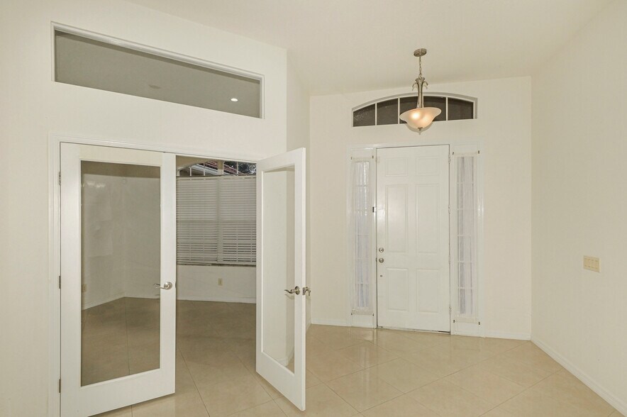 Foyer & door to Den - 1896 N Ravenwood Pt