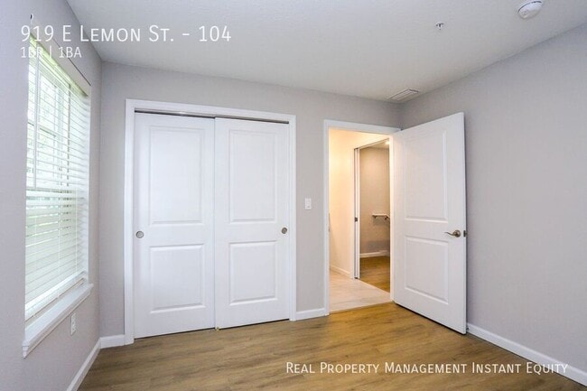 Building Photo - 919 E Lemon St