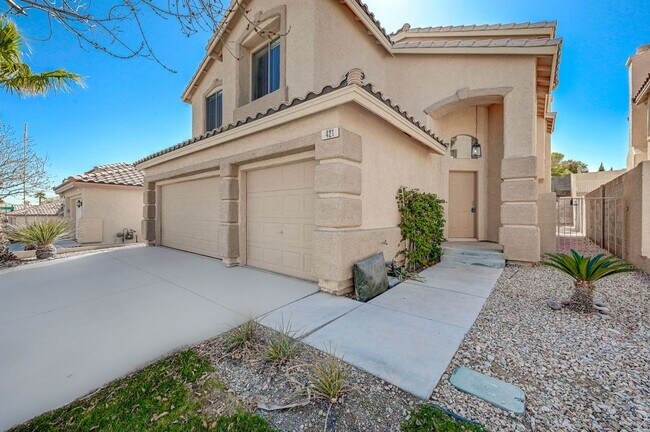 Building Photo - Gorgeous 5 Bedroom 3 Car Garage Home in th...