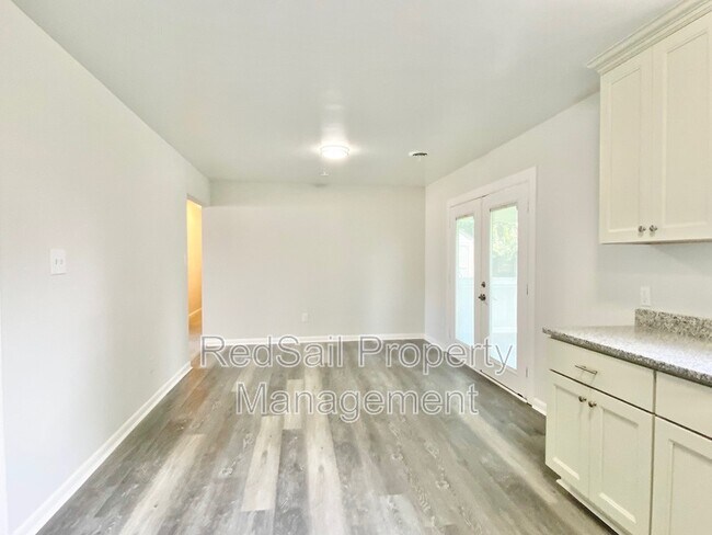 Building Photo - 701 Whitney Ct