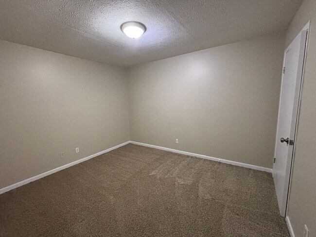 Building Photo - 4113-4115 W 22nd St