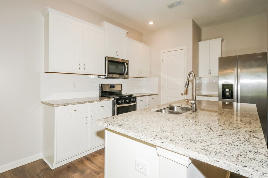 Building Photo - 445 Beau Tisdale Dr